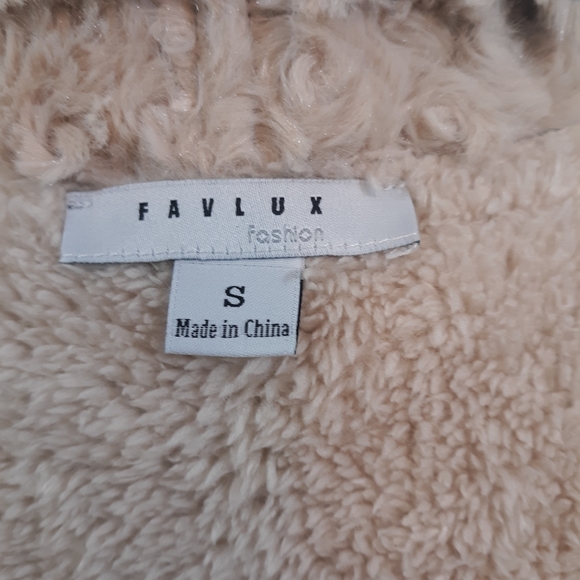 Favlux faux sherpa vest small *C - Picture 6 of 6